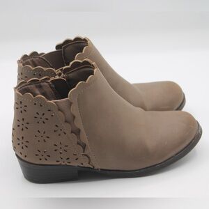 Brown Ankle Boots with Scalloped Edges